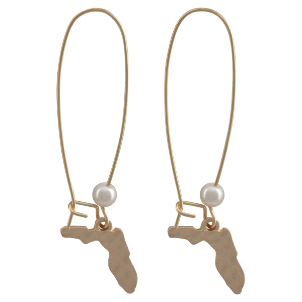 Wholesale matte gold fishhook earrings hammered state Florida faux pearl accent